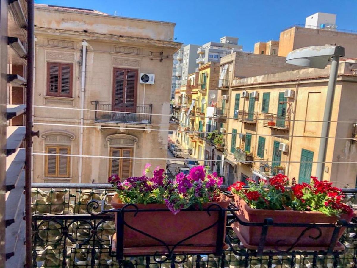 Via Aurispa 60 Palermo Esterno foto